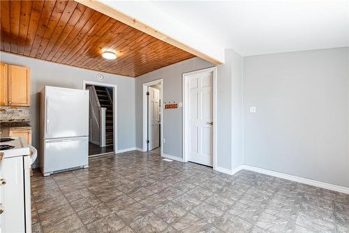 120 Clara Street, Thorold, ON - Indoor Photo Showing Kitchen