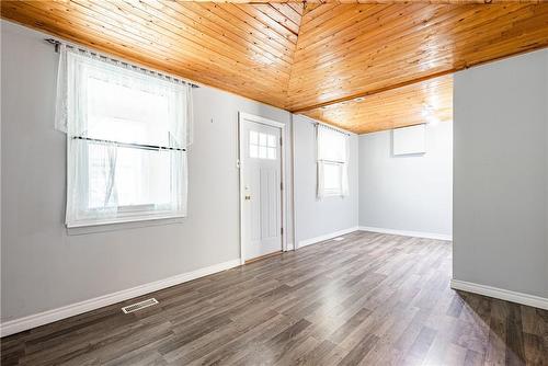 120 Clara Street, Thorold, ON - Indoor Photo Showing Other Room