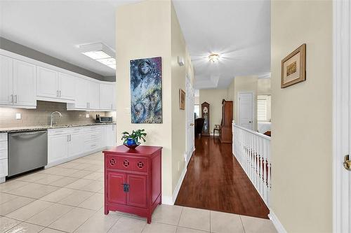 77 Boca Drive, Mount Hope, ON - Indoor Photo Showing Kitchen