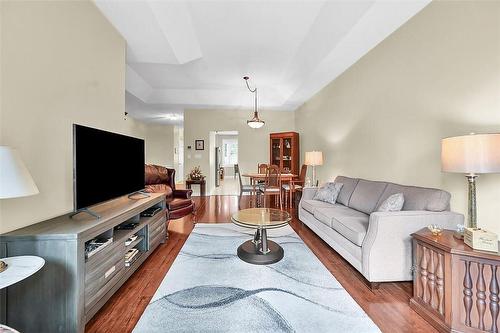 77 Boca Drive, Mount Hope, ON - Indoor Photo Showing Living Room