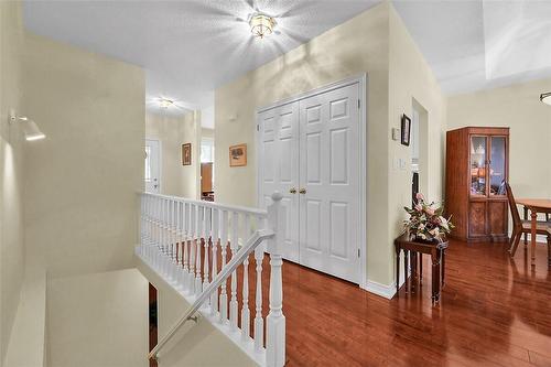 77 Boca Drive, Mount Hope, ON - Indoor Photo Showing Other Room