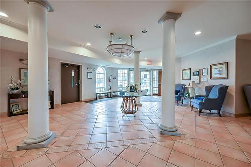 77 Boca Drive, Mount Hope, ON - Indoor Photo Showing Other Room