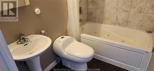 150 Park Unit# 3005, Windsor, ON - Indoor Photo Showing Bathroom