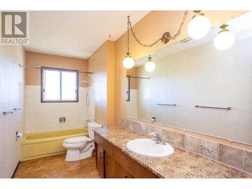 945 Rumney Road, West Kelowna, BC - Indoor Photo Showing Bathroom