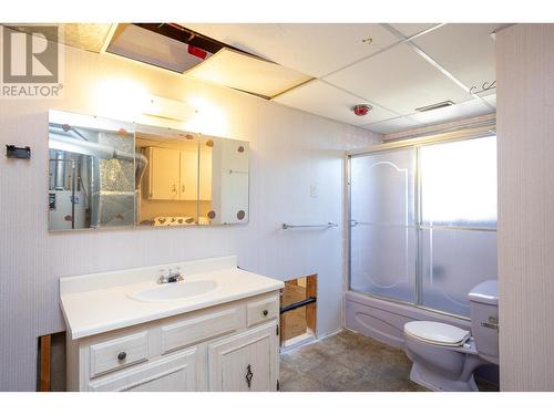 945 Rumney Road, West Kelowna, BC - Indoor Photo Showing Bathroom