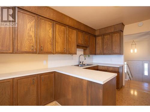 945 Rumney Road, West Kelowna, BC - Indoor Photo Showing Kitchen With Double Sink