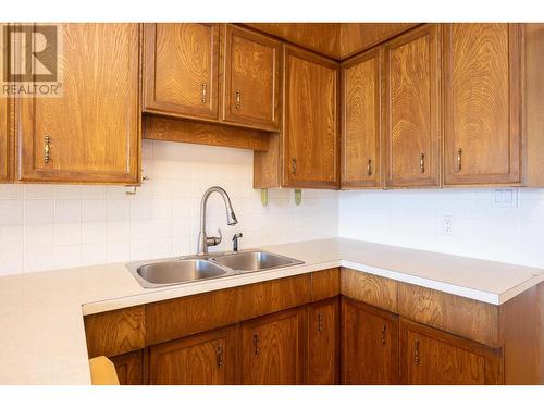 945 Rumney Road, West Kelowna, BC - Indoor Photo Showing Kitchen With Double Sink