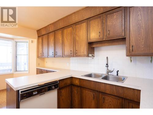 945 Rumney Road, West Kelowna, BC - Indoor Photo Showing Kitchen With Double Sink