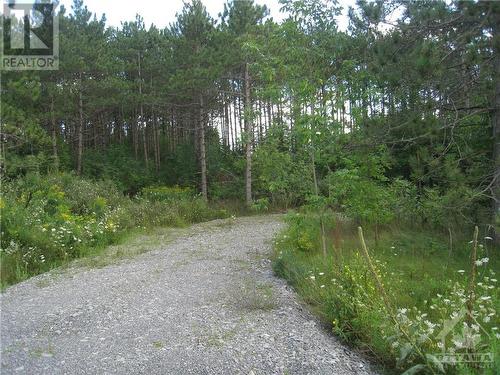 Driveway entrance - 621 Highway 43 West, Merrickville, ON 