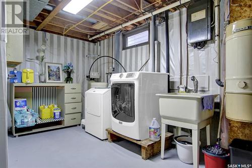 67 Dutton Crescent, Regina, SK - Indoor Photo Showing Laundry Room