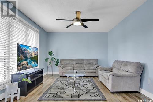 67 Dutton Crescent, Regina, SK - Indoor Photo Showing Living Room