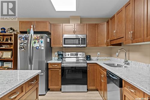 406 2781 Woodbridge Drive, Prince Albert, SK - Indoor Photo Showing Kitchen With Double Sink