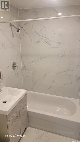 859 Argyle Street, Regina, SK - Indoor Photo Showing Bathroom