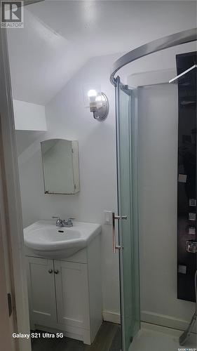 859 Argyle Street, Regina, SK - Indoor Photo Showing Bathroom