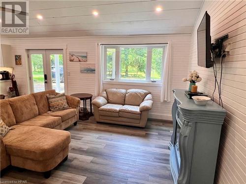 83344 David Drive, Ashfield-Colborne-Wawanosh, ON - Indoor Photo Showing Living Room