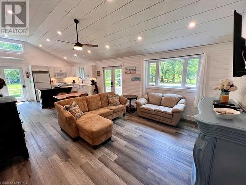 83344 David Drive, Ashfield-Colborne-Wawanosh, ON - Indoor Photo Showing Living Room