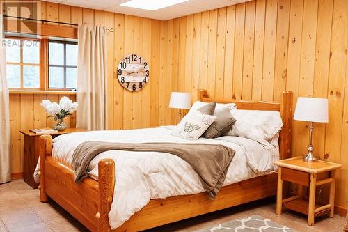 13516 S 27 Highway, Fort St. James, BC - Indoor Photo Showing Bedroom