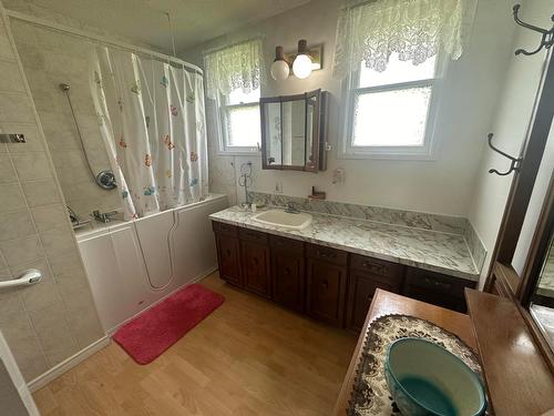 510 Kokanee Avenue, Nelson, BC - Indoor Photo Showing Bathroom