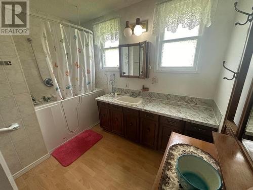 510 Kokanee  Avenue, Nelson, BC - Indoor Photo Showing Bathroom