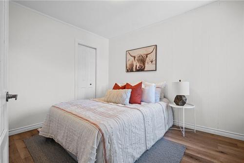 281 Wentworth Street N, Hamilton, ON - Indoor Photo Showing Bedroom