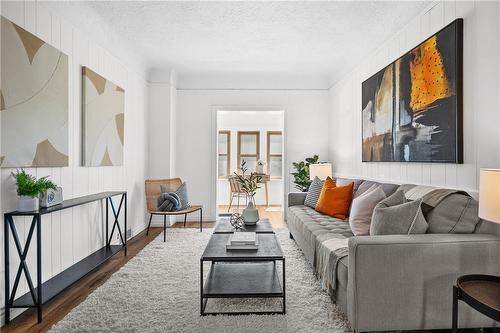 281 Wentworth Street N, Hamilton, ON - Indoor Photo Showing Living Room