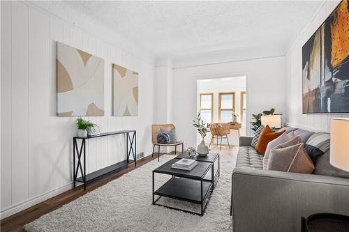 281 Wentworth Street N, Hamilton, ON - Indoor Photo Showing Living Room