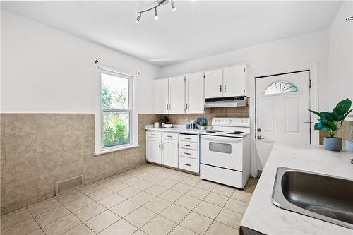 281 Wentworth Street N, Hamilton, ON - Indoor Photo Showing Kitchen