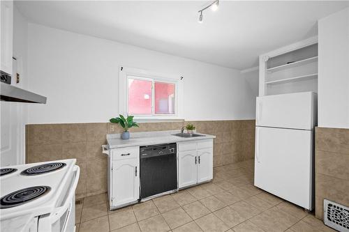 281 Wentworth Street N, Hamilton, ON - Indoor Photo Showing Kitchen