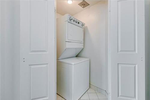 70 Absolute Avenue|Unit #1502, Mississauga, ON - Indoor Photo Showing Laundry Room
