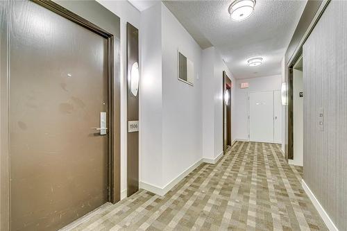 70 Absolute Avenue|Unit #1502, Mississauga, ON - Indoor Photo Showing Other Room