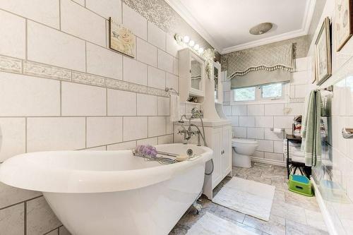 214 Carluke Road E, Ancaster, ON - Indoor Photo Showing Bathroom