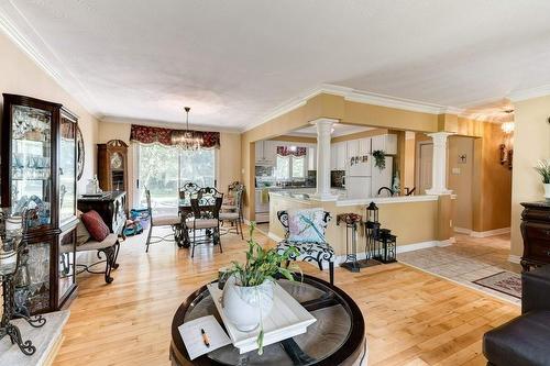 214 Carluke Road E, Ancaster, ON - Indoor Photo Showing Living Room