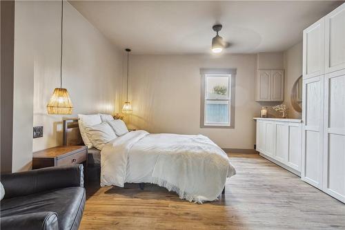 381 Maplewood Avenue, Crystal Beach, ON - Indoor Photo Showing Bedroom