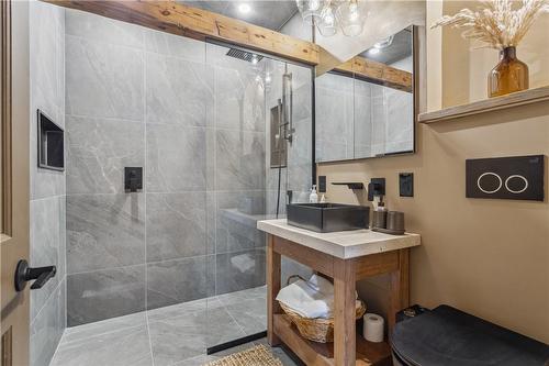 381 Maplewood Avenue, Crystal Beach, ON - Indoor Photo Showing Bathroom