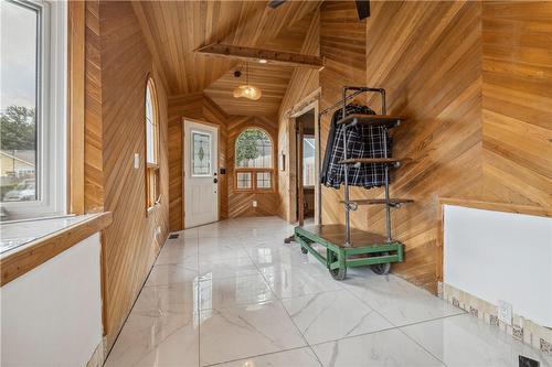 381 Maplewood Avenue, Crystal Beach, ON - Indoor Photo Showing Other Room