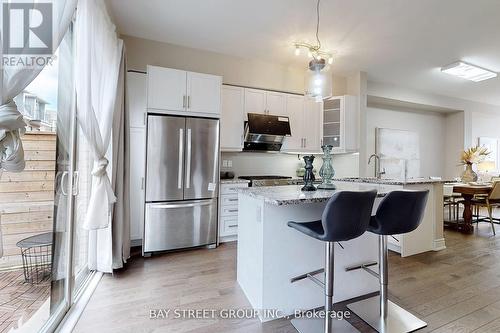 46 - 275 Royalton Common Street, Oakville, ON - Indoor Photo Showing Kitchen With Stainless Steel Kitchen With Upgraded Kitchen