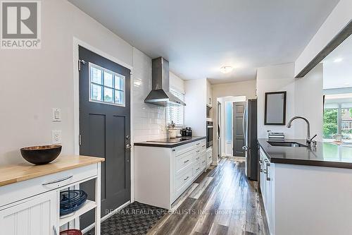 829 Eaglemount Crescent, Mississauga, ON - Indoor Photo Showing Kitchen