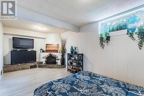 829 Eaglemount Crescent, Mississauga, ON - Indoor Photo Showing Bedroom