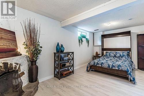 829 Eaglemount Crescent, Mississauga, ON - Indoor Photo Showing Bedroom