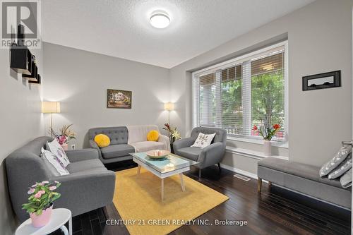 744 Sales Court, Milton, ON - Indoor Photo Showing Living Room