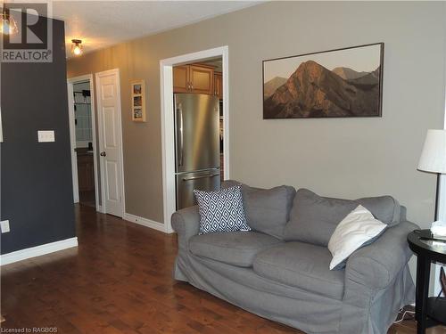 107 Macdonald Crescent, Durham, ON - Indoor Photo Showing Living Room