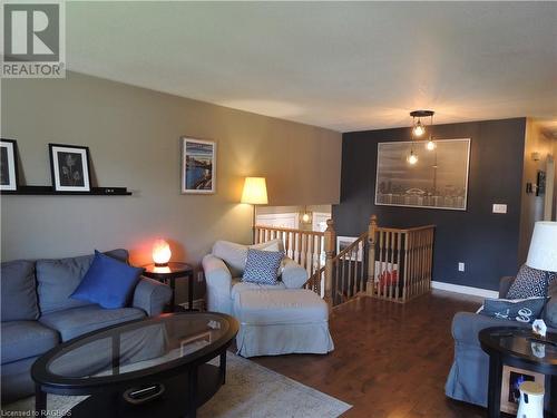 107 Macdonald Crescent, Durham, ON - Indoor Photo Showing Living Room