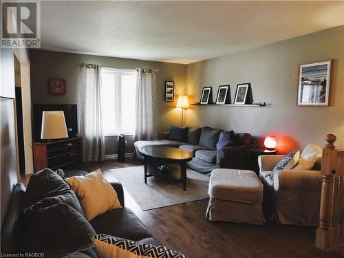 107 Macdonald Crescent, Durham, ON - Indoor Photo Showing Living Room