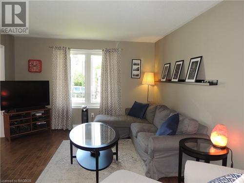 107 Macdonald Crescent, Durham, ON - Indoor Photo Showing Living Room