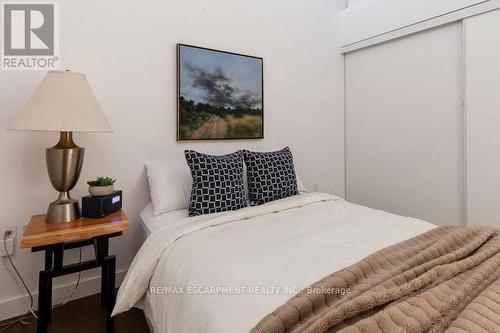 413 - 66 Bay Street S, Hamilton, ON - Indoor Photo Showing Bedroom