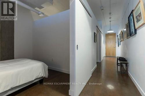 413 - 66 Bay Street S, Hamilton, ON - Indoor Photo Showing Bedroom