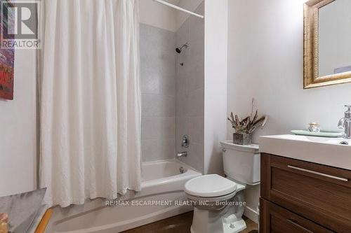 413 - 66 Bay Street S, Hamilton, ON - Indoor Photo Showing Bathroom