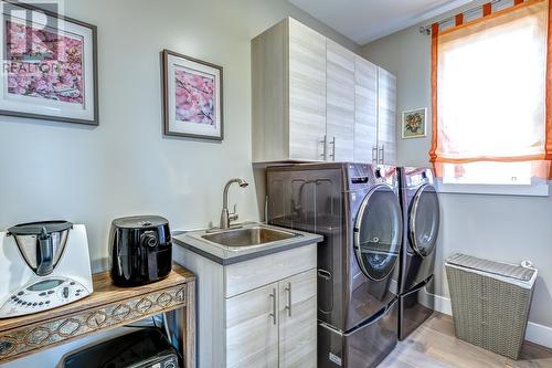 13510 Lake Hill Way, Lake Country, BC - Indoor Photo Showing Laundry Room