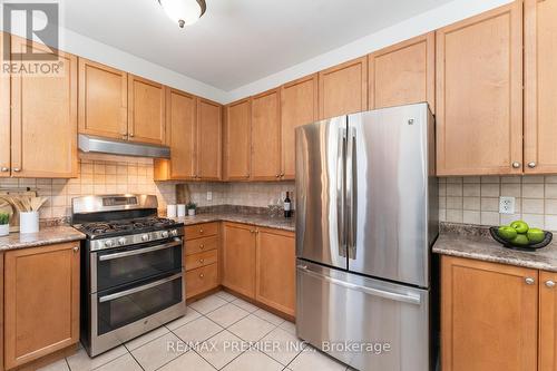 62 Doe Trail, Vaughan, ON - Indoor Photo Showing Kitchen