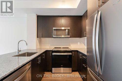 317 - 335 Wheat Boom Drive, Oakville, ON - Indoor Photo Showing Kitchen With Stainless Steel Kitchen With Upgraded Kitchen